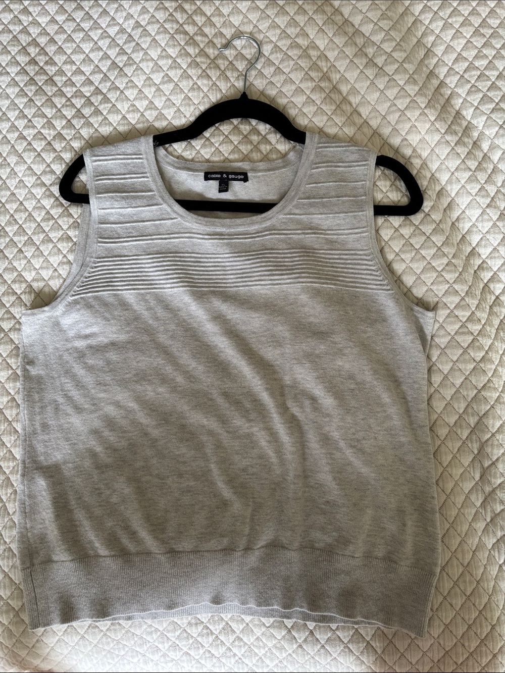 Cable & Gauge Light Gray Ribbed Yoke Sleeveless Knit Tank